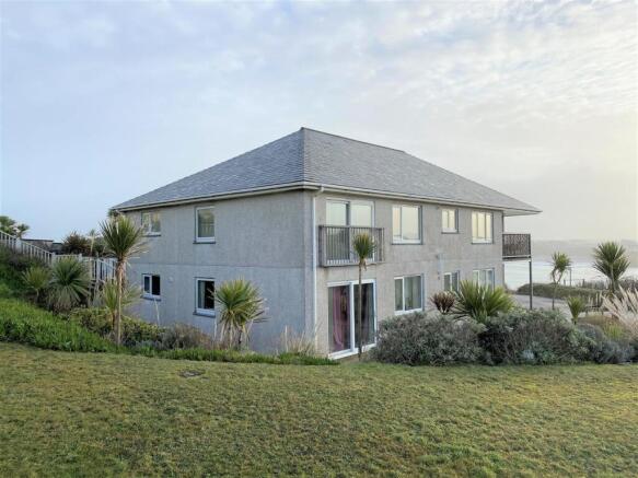 11 Longshore Apartments.jpg