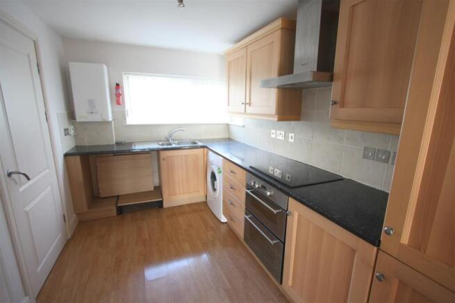 16 Longshore Apartments Kitchen