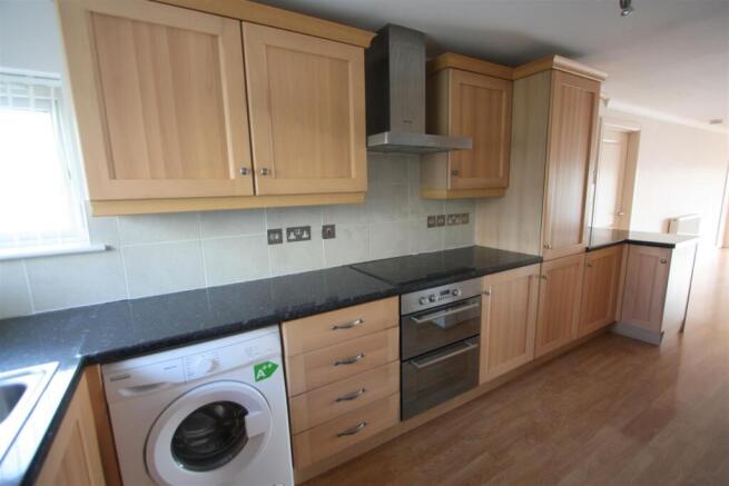 16 Longshore Apartments Kitchen