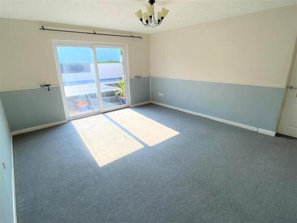 5 Tremear Green Lounge