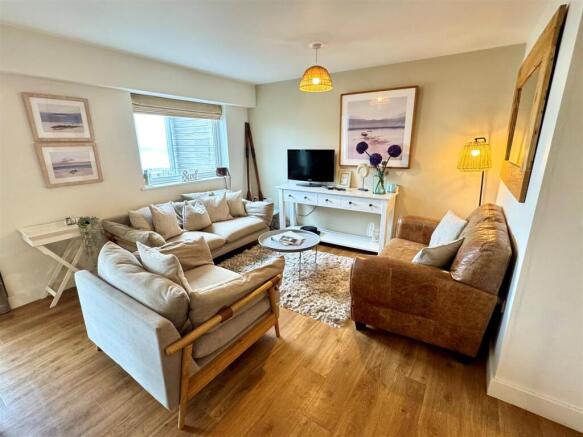 Apartment 25, Ocean 1 Lounge