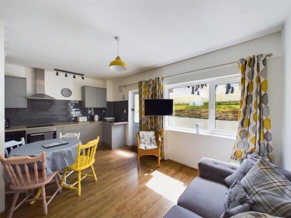 Lounge/Kitchen