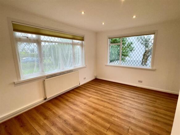 18 Whitegate Road Lounge