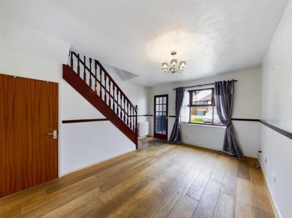 82 Meadowside Lounge