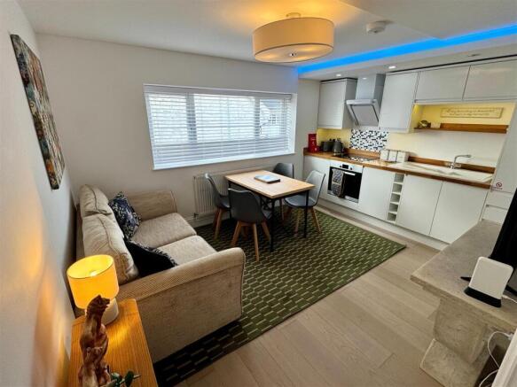 Flat 10, 10-12 Tolcarne Road Lounge