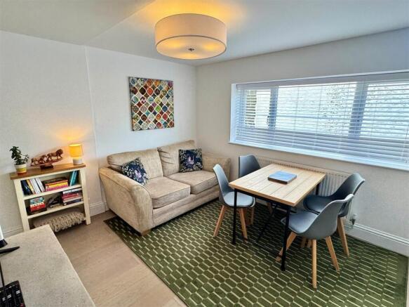 Flat 10, 10-12 Tolcarne Road Lounge