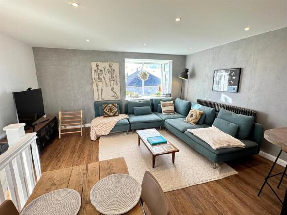 1 Penmerrin Court Lounge