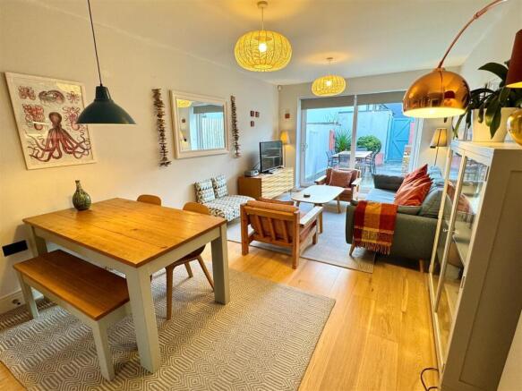 4 Ocean Heights Lounge