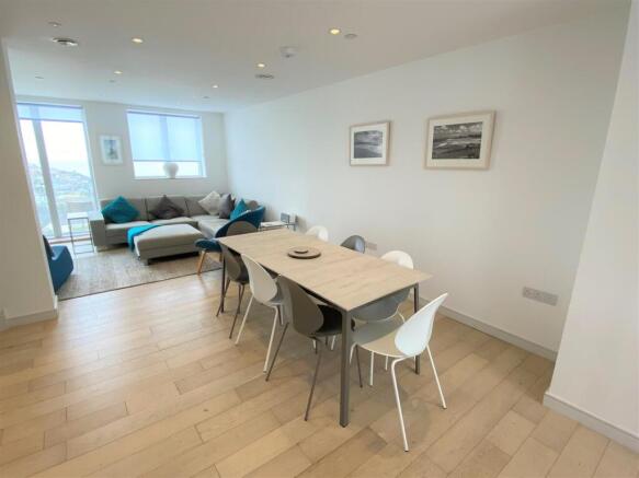 11 Towan Heights Dining Area