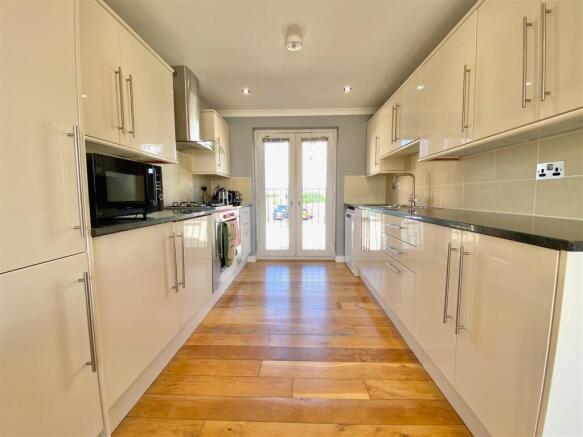 3 Barrowfield View Kitchen