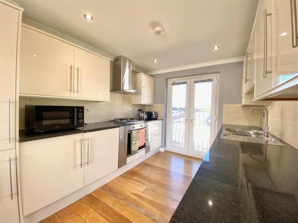 3 Barrowfield View Kitchen