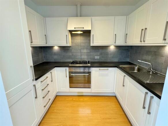 10 Tre Lowen Kitchen