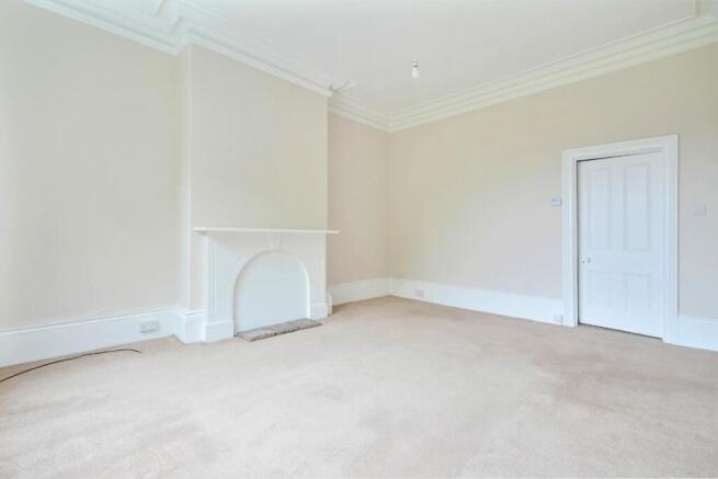 Living room 3.jpg