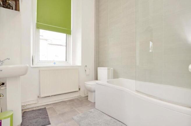 99 Harcourt, F3 - bathroom.jpg