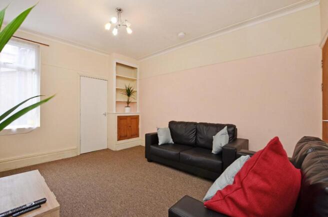 446 Ecclesall Road, living room pic 2.JPG