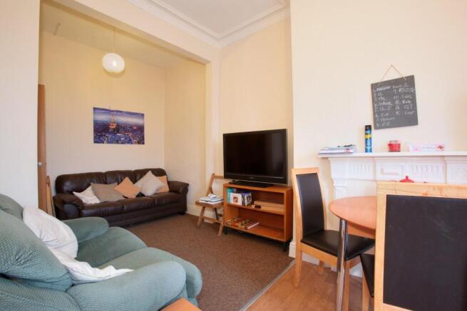 Flat 2, 120 Harcourt Rd, living room, picture 2.jp