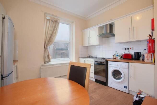 Flat 2, 120 harcourt Rd, kitchen area.jpg