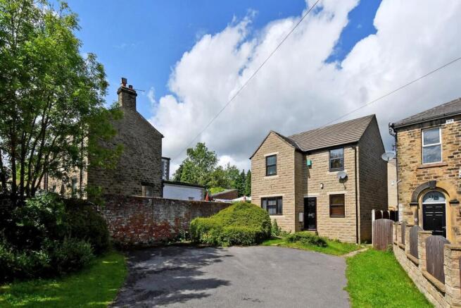 100 Bradley Street, front garden.jpg