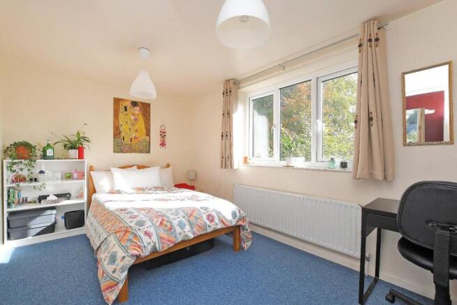 10 Barber Crescent - bedroom 1.jpg