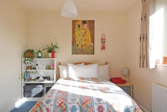 10 Barber Crescent - bedroom 1 picture 2.jpg