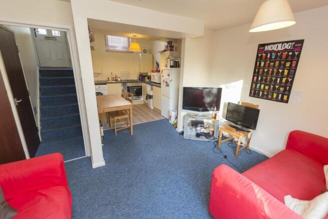 12-Barber-Crescent-living room pic 2.jpg