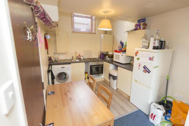 12-Barber-Crescent-kitchen.jpg