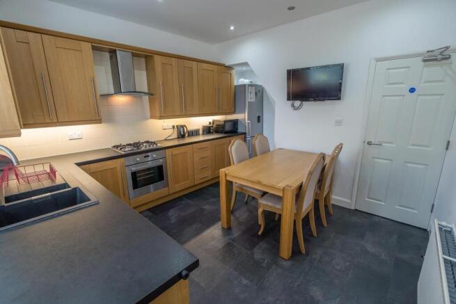 84 Forres Rd - Kitchen_b.jpg