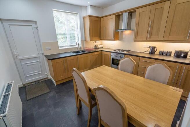 84 Forres Rd - Kitchen_a.jpg