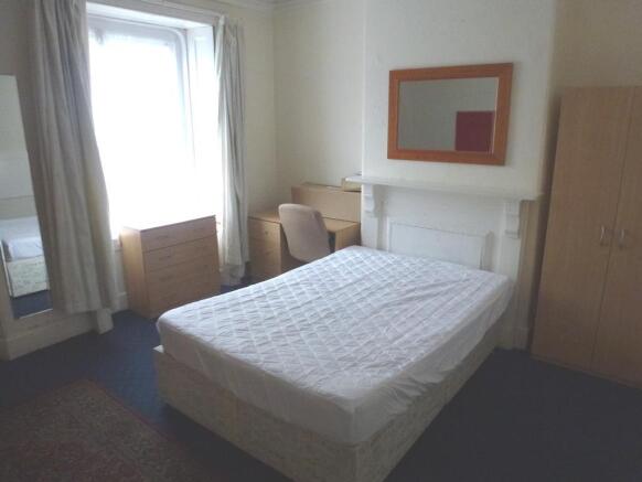 Bedroom 1 Whit 163.JPG