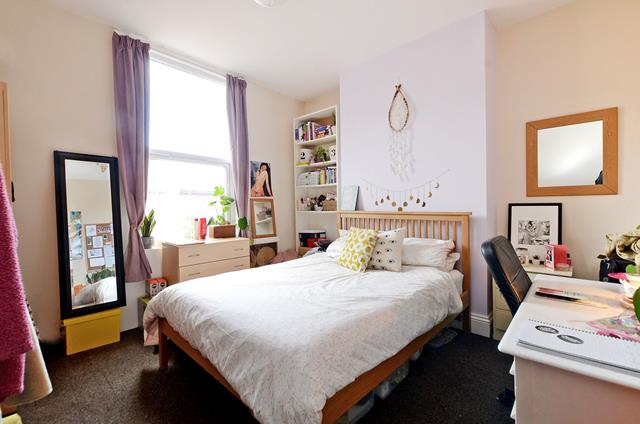 470 Glossop - Room 1.png