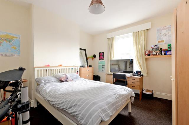 470 Glossop - Room 2.png