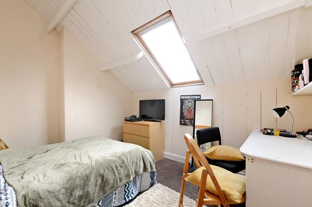 470 Glossop - Room 3.png