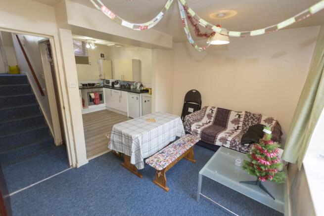 8-Barber-Crescent-living room.jpg