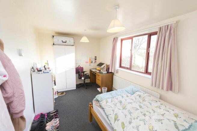 8-Barber-Crescent-bedroom 1.jpg