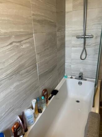 222 Howard, bathroom 1, pic 2.jpg