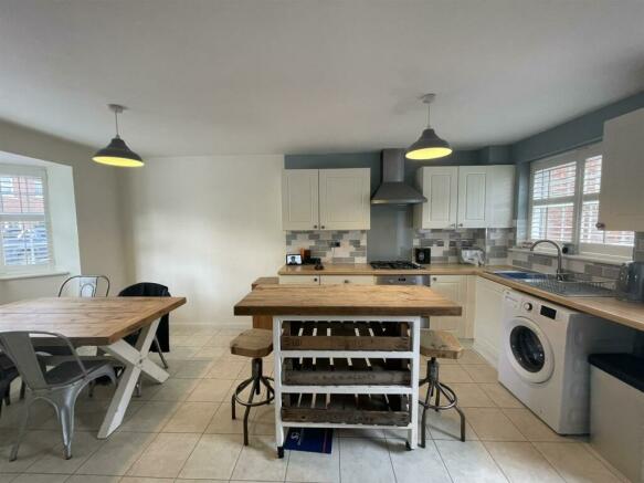 Kitchen / Breakfast Room