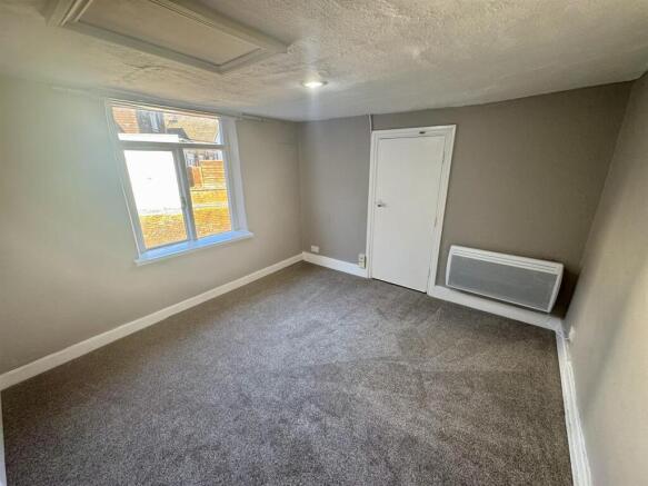 Living Room (1/3)