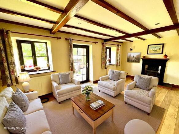 Living Room (1/2)