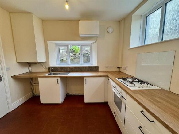 Kitchen (2/3)