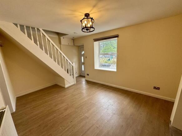 Living Room (1/2)