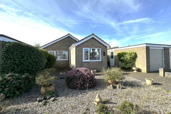 STUNNING DETACHED BUNGALOW IN PAKEFIELD