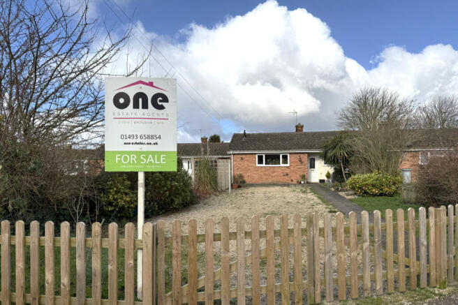 Bungalow For Sale in Broadland Village
