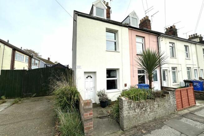 DELIGHTFUL END OF TERRACE COTTAGE
