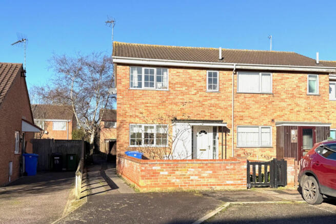 AN EXCELLENTLY PRESENTED THREE BED END OF TERRACE