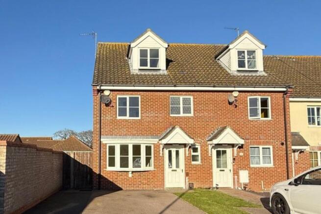 A REFURBISHED THREE STOREY 4 BED FAMILY TOWNHOUSE
