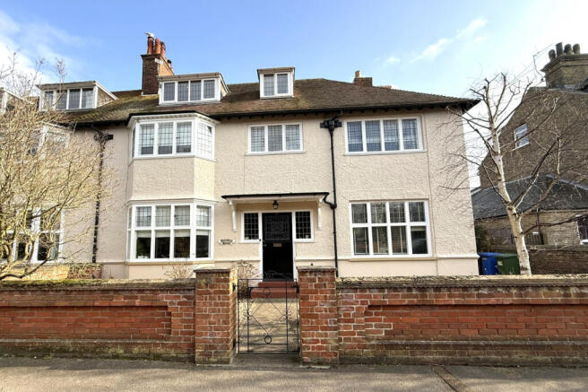 BEAUTIFUL VICTORAN THREE STOREY FAMILY HOME FOR S