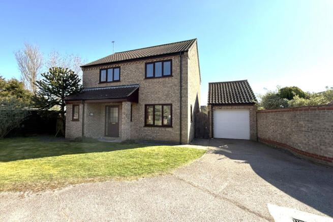BEAUTIFULLY REFURBISHED 4 BED EXECUTIVE STYLE HOU
