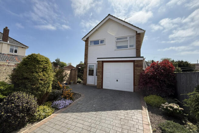 BEAUTIFUL THREE BED DETACHED IN PAKEFIELD