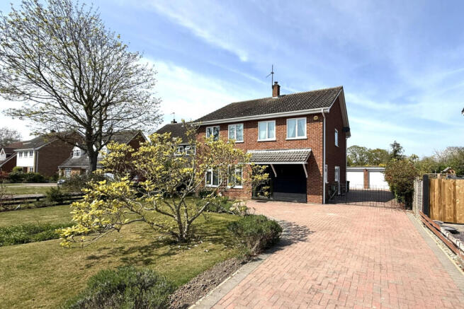STUNNING EXECUTIVE FAMILY HOME IN EXCLUSIVE NEIGH