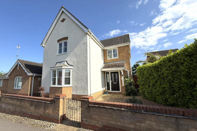 4 BED DETACHED ON PARKHILL FOR SALE
